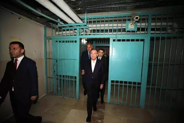 Diyarbakır politika haberleri: Adalet Bakanı Bozdağ, Diyarbakır Cezaevi'ne kilit vurdu Diyarbakır politika haberleri: Adalet Bakanı Bozdağ, Diyarbakır Cezaevi'ne kilit vurdu