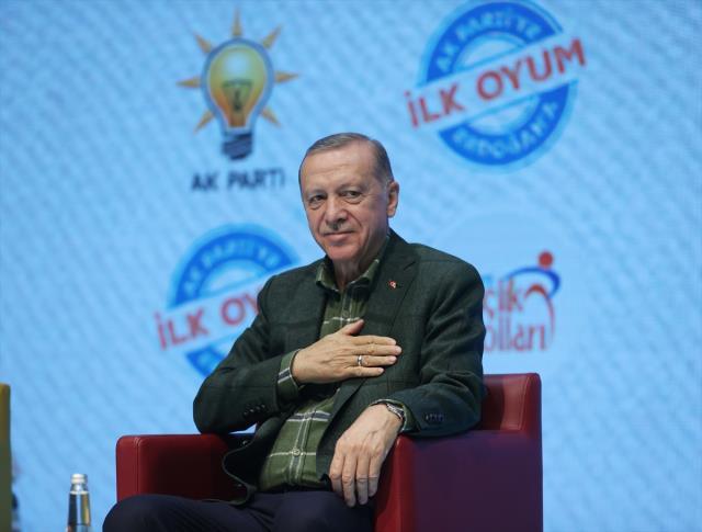 Cumhurbaşkanı Erdoğan'ın Diyarbakır'da gençlerle buluşmasında kimsenin fark etmediği detay! Adeta rakiplerine mesaj gönderdi