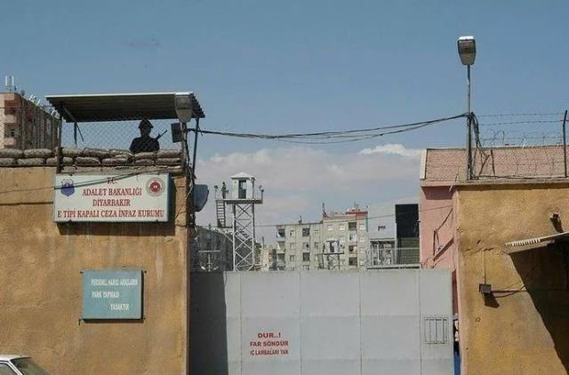 Cumhurbaşkanı Erdoğan müjdeyi 'Sözümüzü tuttuk' diyerek verdi: Diyarbakır Cezaevi müze oluyor Cumhurbaşkanı Erdoğan müjdeyi 'Sözümüzü tuttuk' diyerek verdi: Diyarbakır Cezaevi müze oluyor