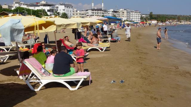 Doğu'da kar ve soğuk, Kızkalesi'nde deniz keyfi Doğu'da kar ve soğuk, Kızkalesi'nde deniz keyfi