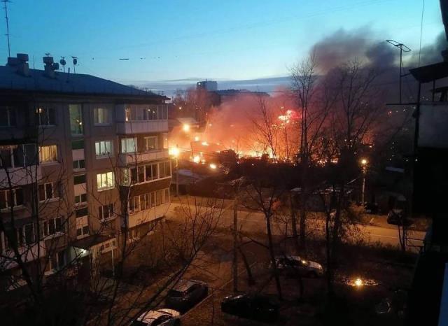 Rus savaş uçağı Su-30 iki katlı eve çarptı! İki pilot hayatını kaybetti