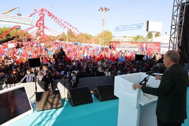 Son Dakika! Erdoğan'dan Selahattin Demirtaş tepkisi: Zatın Kürtlükle alakası yok ama Kürt kardeşlerimi sömürüyor