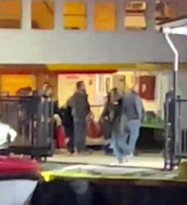 Adalar vapurunda bir polis intihar etti, seken kurşun ile çocuk yaralandı