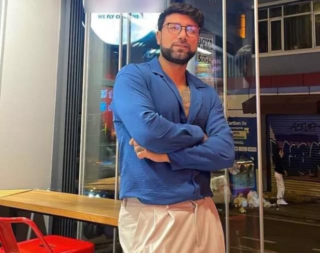 Gözlerden uzak yaşayan Survivor'ın Yasin Obuz'u yeni işiyle parayı para demiyor Gözlerden uzak yaşayan Survivor'ın Yasin Obuz'u yeni işiyle parayı para demiyor