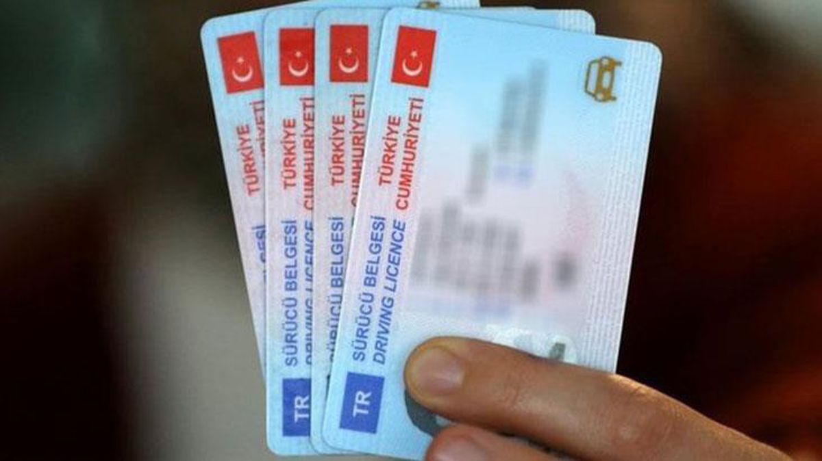 Eski tip sürücü belgelerinin değiştirilme ücreti 31 Aralık 2024'e kadar 15 TL olacak