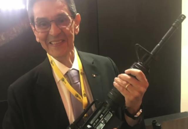 Brezilya'da eski milletvekili polislere önce el bombası attı, daha sonra ateş açtı Brezilya'da eski milletvekili polislere önce el bombası attı, daha sonra ateş açtı