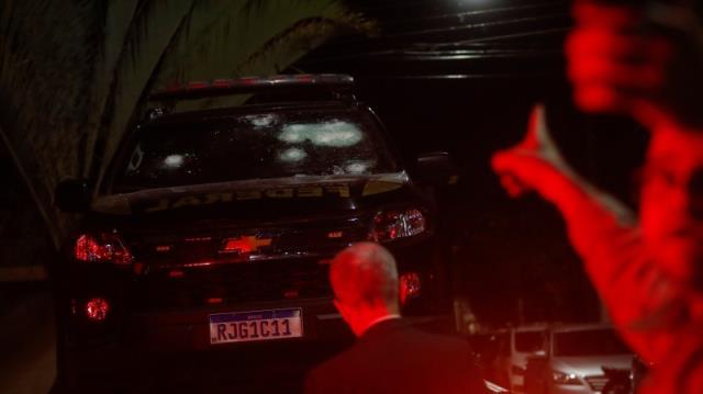 Brezilya'da eski milletvekili polislere önce el bombası attı, daha sonra ateş açtı Brezilya'da eski milletvekili polislere önce el bombası attı, daha sonra ateş açtı