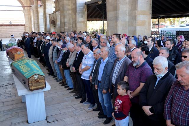 Kepçenin önüne oturup parkın yıkımını engelleyen Kıymet Teyze hayatını kaybetti