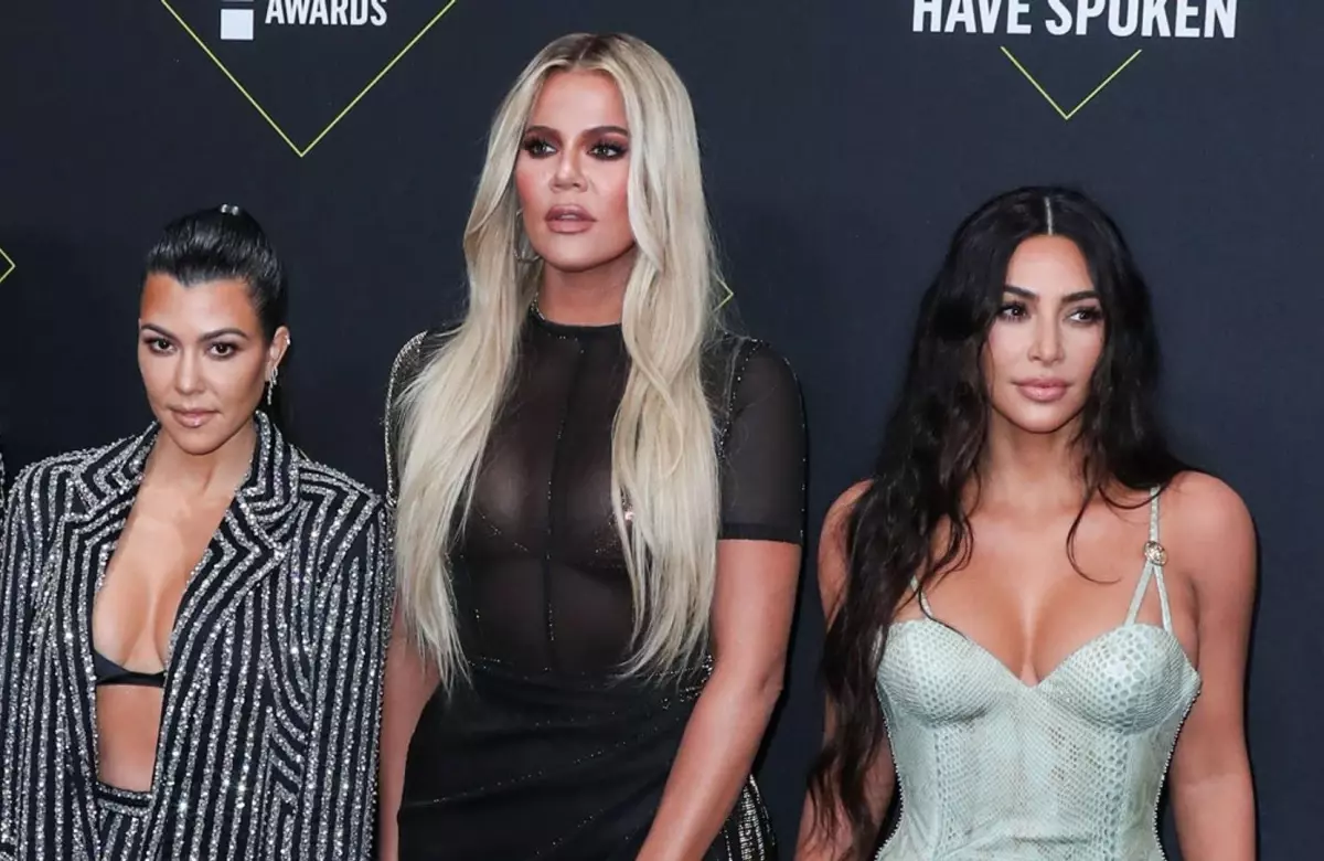 Khloe Kardashian ablaları gibi büyük göğüs istiyor!