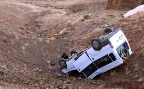 Okul servisi uçuruma yuvarlandı: 11 öğrenci yaralı