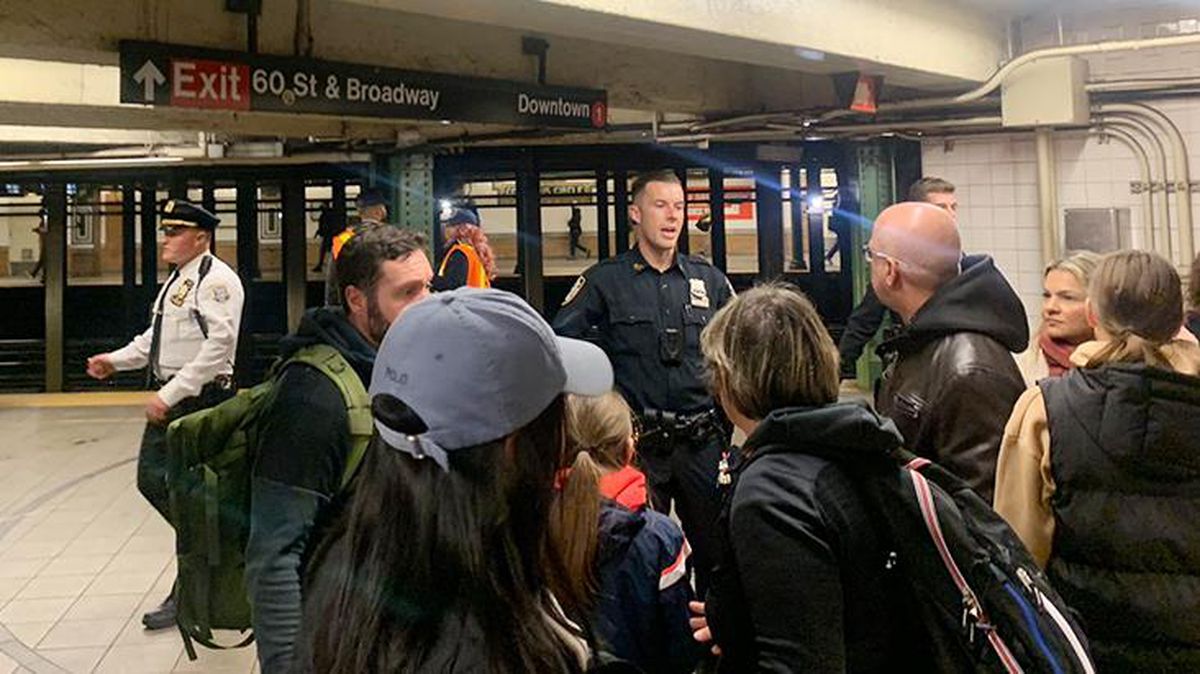 New York metrosunda feci ölüm! Kıyafeti kapıya sıkışan gence karşıdan gelen tren çarptı