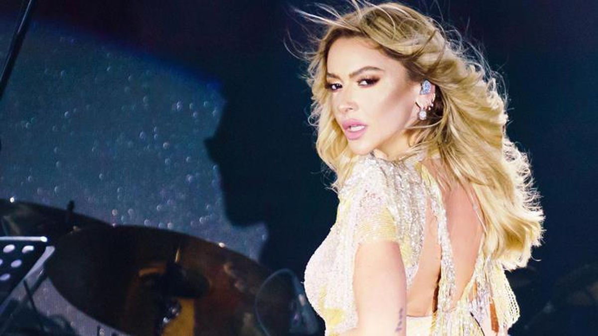 Zor günleri geride bırakan Hadise, bornozlu pozlarını paylaştı