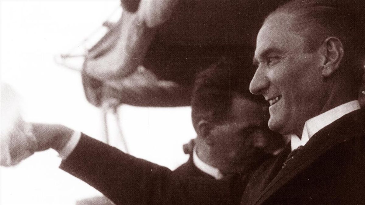 Atatürk'ün sözleri neler? Atatürk'ün en meşhur sözü nedir? Atatürk'ün sözleri ve anlamları neler?