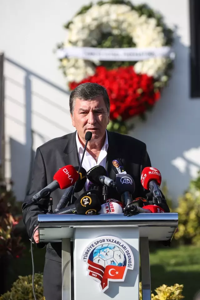 Halit Kıvanç için TSYD Genel Merkezi'nde tören düzenlendi Halit Kıvanç için TSYD Genel Merkezi'nde tören düzenlendi