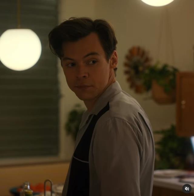 Harry Styles'i zora sokacak iddia: Sette gizlice öpüştüler Harry Styles'i zora sokacak iddia: Sette gizlice öpüştüler