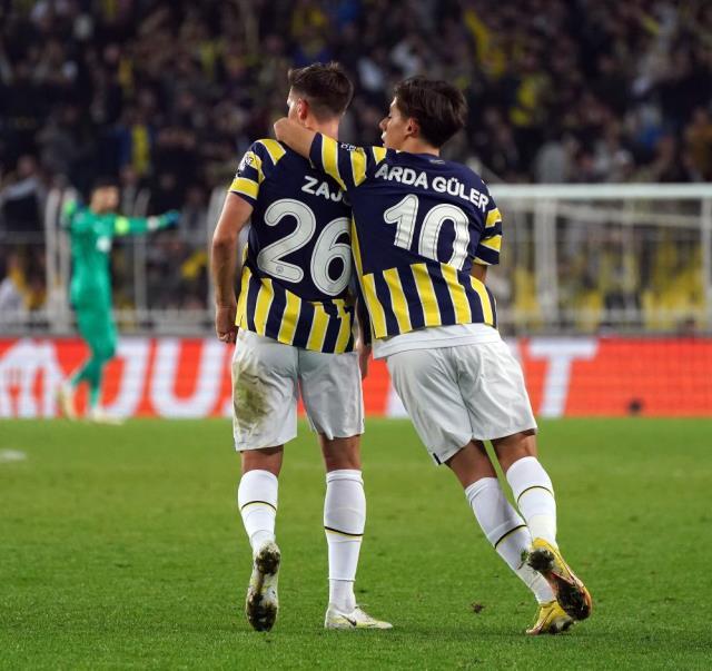 Kadıköy'de tarihi geri dönüş! Fenerbahçe, 3 farklı geri düştüğü maçta Rennes ile berabere kaldı