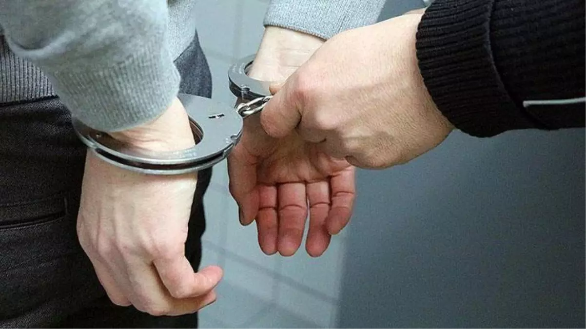 Kendisini istihbaratçı yarbay olarak tanıtan dolandırıcı, suçüstü yakalandı