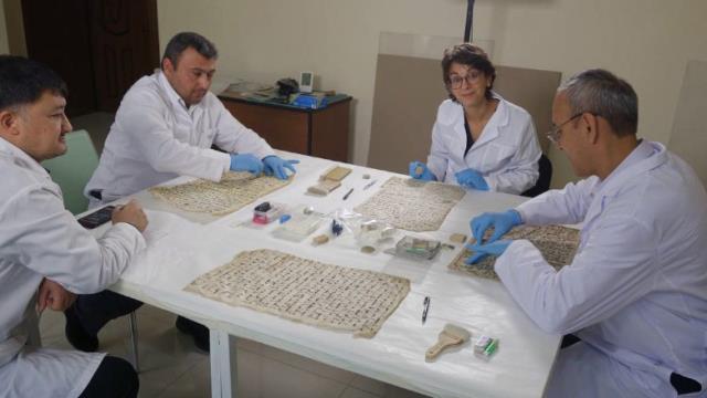 Kimler tarafından nasıl getirildiği bilinmiyor! Eşsiz özelliğe sahip Kur'an-ı Kerim nüshası Louvre Müzesi'nde