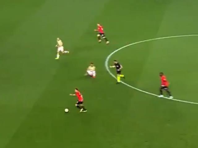 Sırp hakeme denmeyen kalmadı! Rennes'in Fenerbahçe'ye attığı gol öncesi yaşananlar saç baş yoldurdu Sırp hakeme denmeyen kalmadı! Rennes'in Fenerbahçe'ye attığı gol öncesi yaşananlar saç baş yoldurdu