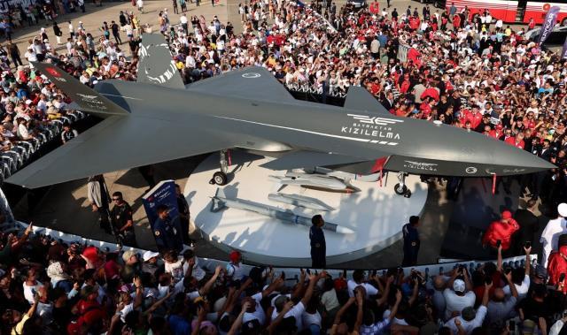 Ankara'da 'Türkiye Yüzyılı' heyecanı! Cumhurbaşkanı Erdoğan'dan salon önünde dikkat çeken mesajlar