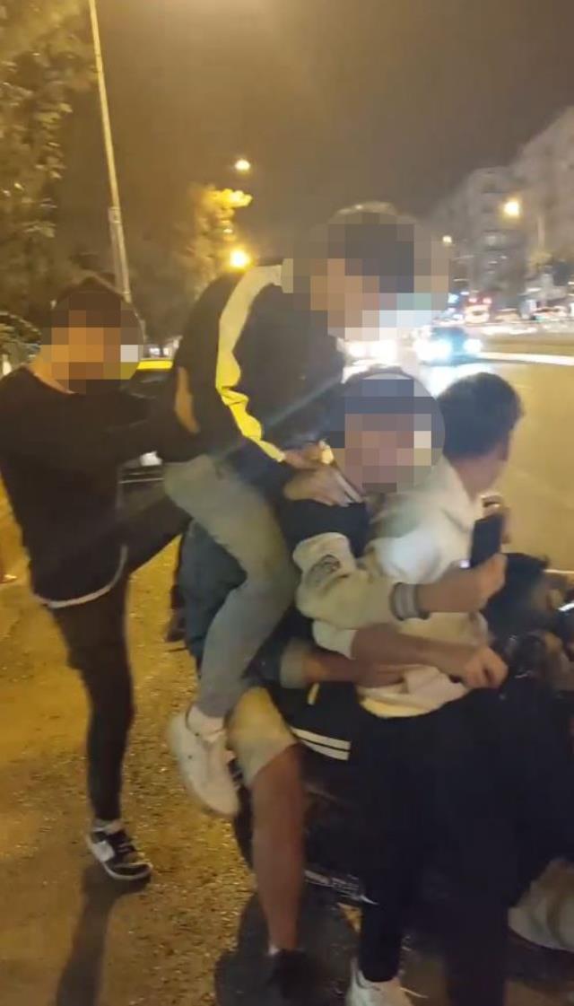 Elektrikli bisiklete 6 kişi binip yola çıkmaya çalıştılar, o anları kayda alan adamın sözleri daha skandal