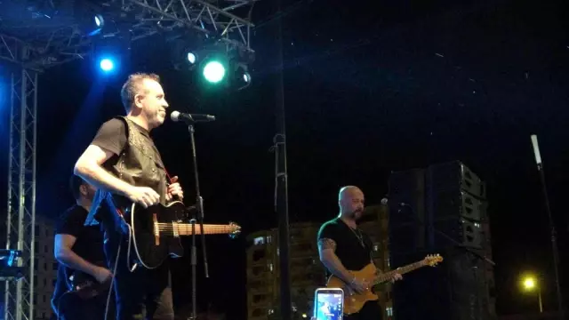 Haluk Levent'den konserde sert çıkış: Burası şehit ismi verilmiş bir park, burayı çürütmeyelim