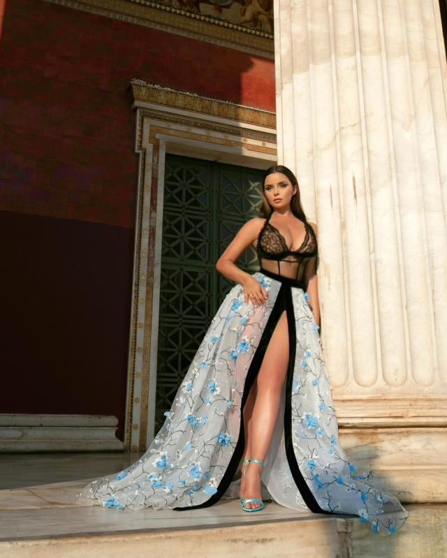 İngiliz televizyon yıldızı Demi Rose, bornozla kahvaltı masasında poz verdi İngiliz televizyon yıldızı Demi Rose, bornozla kahvaltı masasında poz verdi