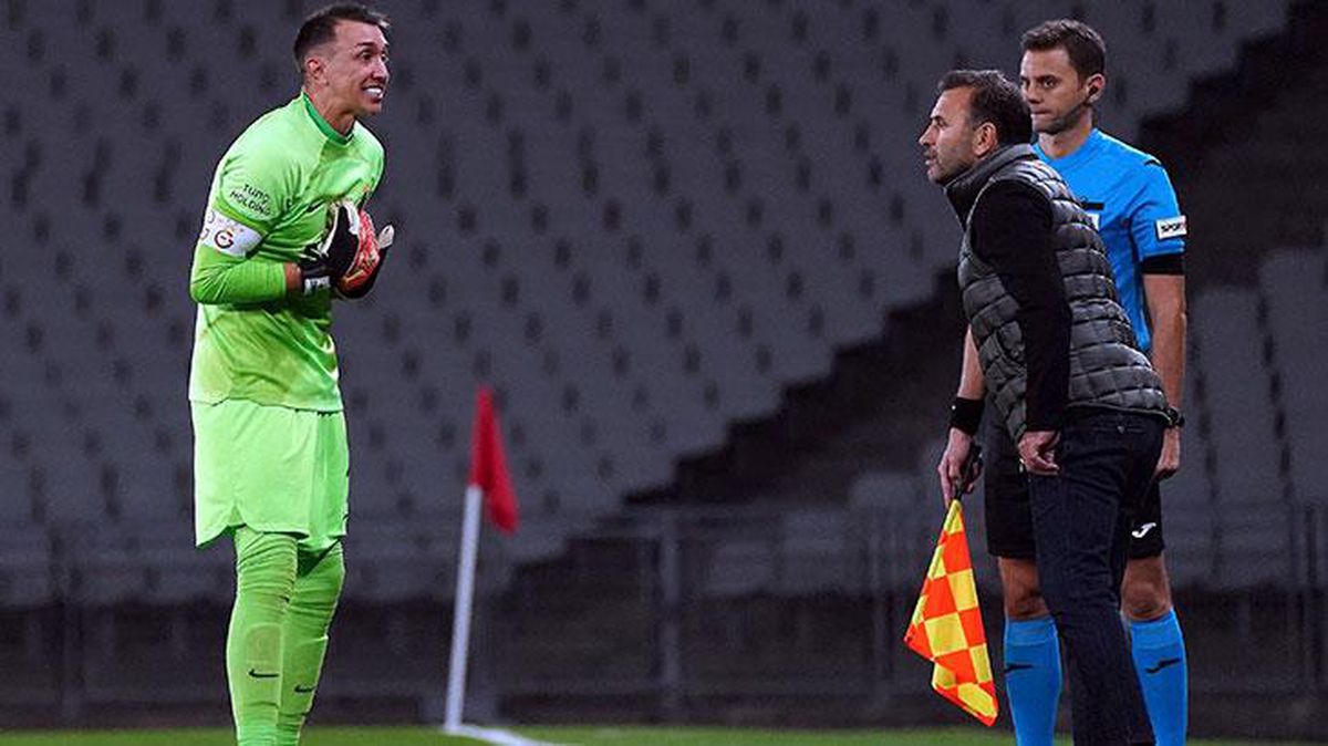 Muslera'nın derbi korkusu! Karagümrük maçında kenara gelip Okan Buruk'a resmen yalvardı