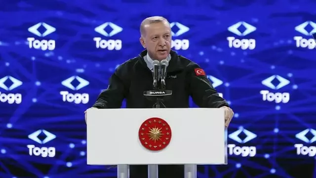 Cumhurbaşkanı Erdoğan'ın binlerce kişi önünde Emine Erdoğan'a yaptığı jest, tüm salona tebessüm ettirdi