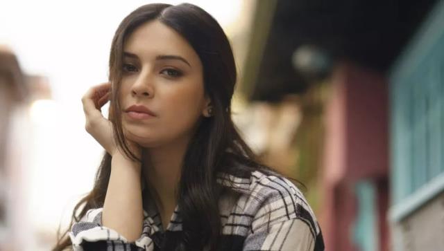 Gelsin Hayat Bildiği Gibi'nin başrolü Devrim Özkan, Galatasaray'ın yıldızıyla sarmaş dolaş galibiyeti kutladı