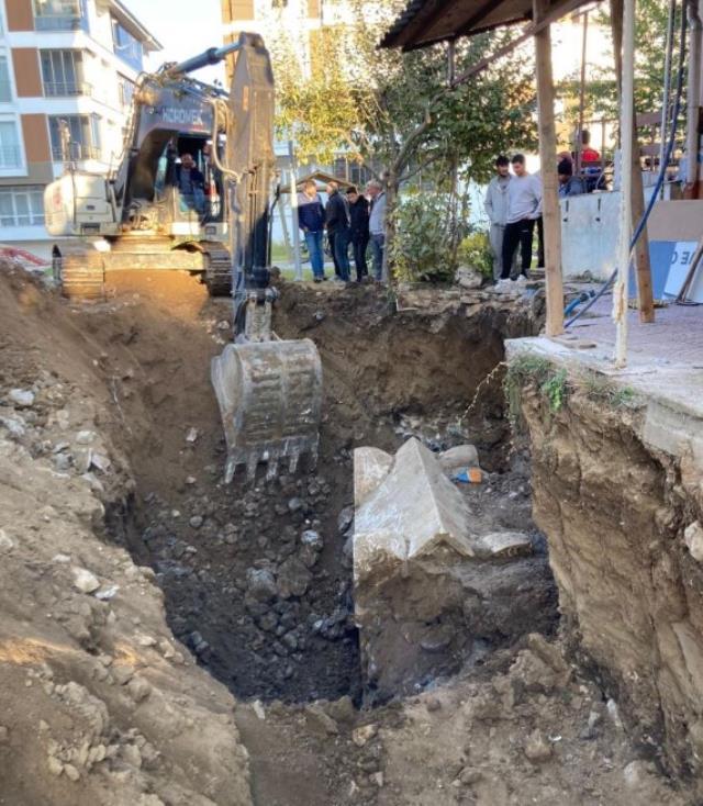 İnşaat kazısında Roma dönemine ait lahit bulundu İnşaat kazısında Roma dönemine ait lahit bulundu
