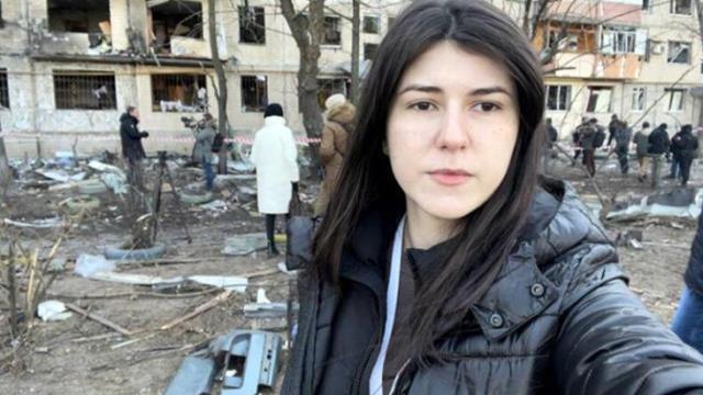 Rusya'nın şikayetiyle İstanbul'da gözaltına alınan Gülsüm Khalilova, Twitter'dan veryansın etti: 16 saat tuttular Rusya'nın şikayetiyle İstanbul'da gözaltına alınan Gülsüm Khalilova, Twitter'dan veryansın etti: 16 saat tuttular