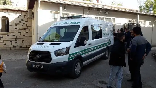 Sedyeden düşüp beyin kanaması geçiren diyaliz hastası, 8 gün sonra öldü Sedyeden düşüp beyin kanaması geçiren diyaliz hastası, 8 gün sonra öldü