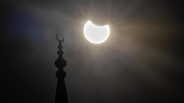 Van'da güneş tutulmasına çıplak gözle bakan 10 kişide görme kaybı oluştu