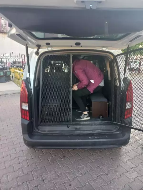 Yıllardır aranan kadının evde bulunduğu yer, polis ekiplerini bile hayrete düşürdü: İnsan oraya girer mi?