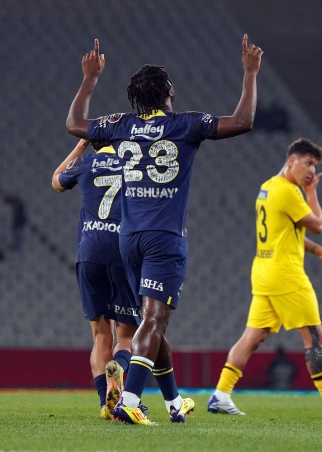 Olimpiyat'ta Batshuayi'nin gecesi! Fenerbahçe, İstanbulspor'u farka boğdu Olimpiyat'ta Batshuayi'nin gecesi! Fenerbahçe, İstanbulspor'u farka boğdu