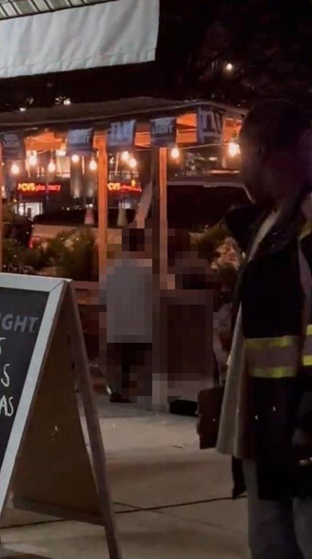 Restoranda herkes yemek yerken onlar cinsel ilişkiye girdi! Skandal görüntüler
