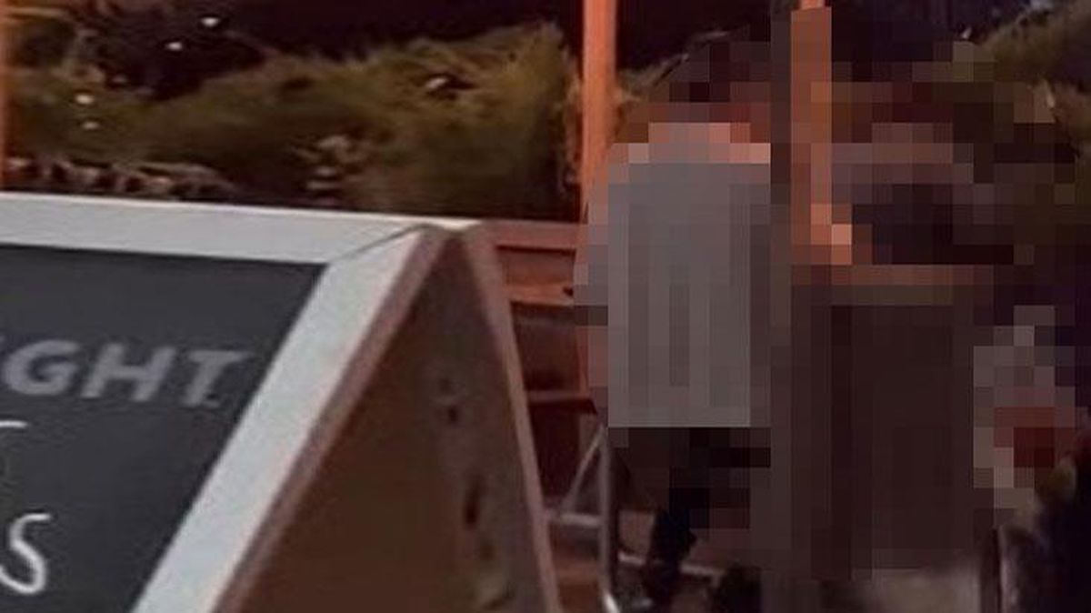 Restoranda herkes yemek yerken onlar cinsel ilişkiye girdi! Skandal görüntüler
