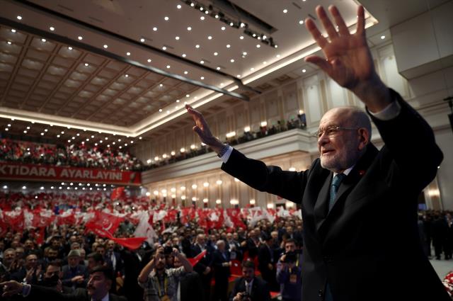 Son Dakika! Saadet Partisi'nde Temel Karamollaoğlu yeniden genel başkan seçildi