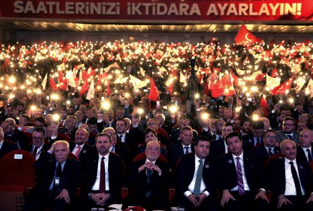 Son Dakika! Saadet Partisi'nde Temel Karamollaoğlu yeniden genel başkan seçildi