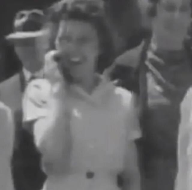 1930'da çekildiği iddia edilen fotoğraf ortalığı karıştırdı: İşte bu zaman yolculuğunun kanıtı