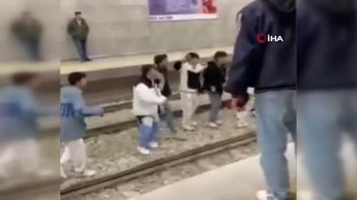 Bursa metrosunda gençlerden akıl almaz hareket