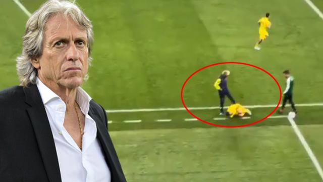 Jorge Jesus'un sakatlık yaşayan İstanbulsporlu futbolcuya tekme attığı görüntüler büyük tepki çekti