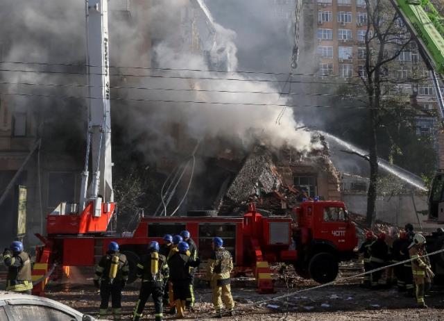 Kiev kapkara bir sabaha uyandı! Rus güçleri kritik altyapı tesislerini 40 seyir füzesiyle imha etti