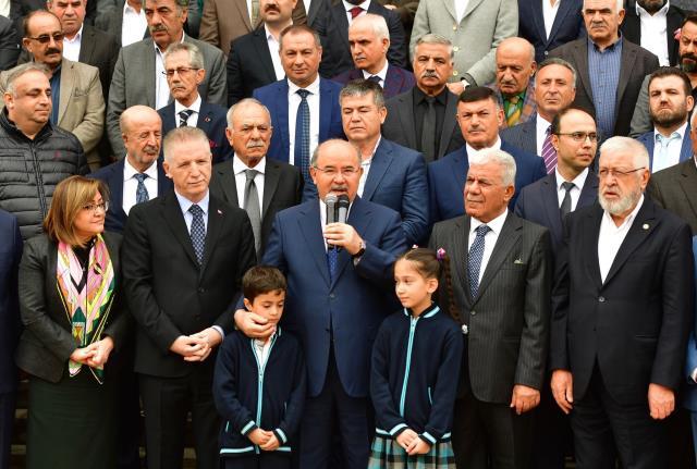 Kılıçdaroğlu'nu tebrik etmişti: AK Parti'li Çelik'in ismi Gaziantep'te bir okula verildi Kılıçdaroğlu'nu tebrik etmişti: AK Parti'li Çelik'in ismi Gaziantep'te bir okula verildi