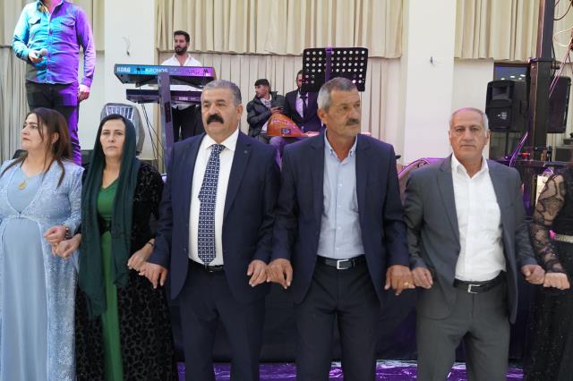 Aşiret düğününde gelinle damada 1,5 milyon liralık takı ve para