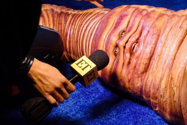 Cadılar Bayramı'nın en ilginç kostümü! İçeride çok ünlü bir isim var Cadılar Bayramı'nın en ilginç kostümü! İçeride çok ünlü bir isim var