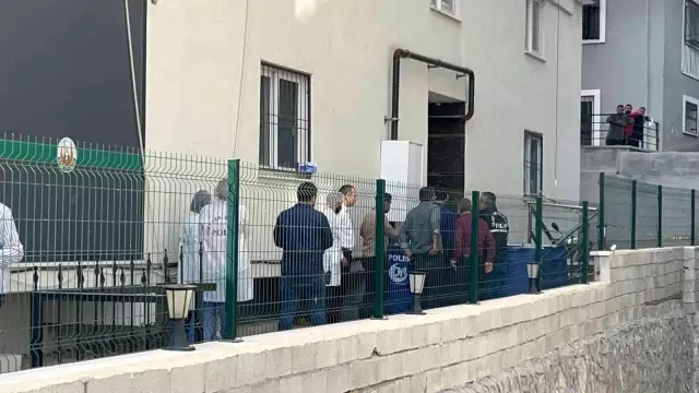 Kız arkadaşını öldürüp intihar etti Kız arkadaşını öldürüp intihar etti