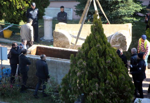 Roma dönemine ait lahitten insan kemikleri çıktı
