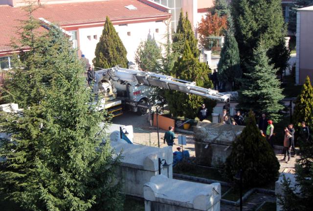 Roma dönemine ait lahitten insan kemikleri çıktı